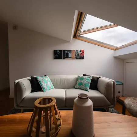 Castle-view Penthouse Duplex In リスボン