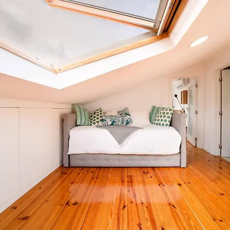 Spacious Penthouse Duplex W Castle Views * Lisbon