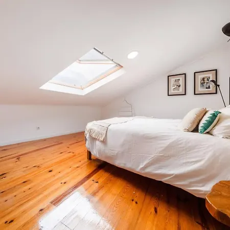 Spacious Penthouse Duplex W Castle Views *