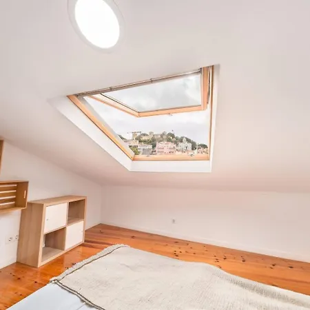 Castle-view Penthouse Duplex In * Lisboa