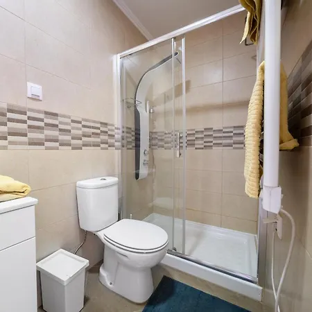 Castle-view Penthouse Duplex In * Lisbona